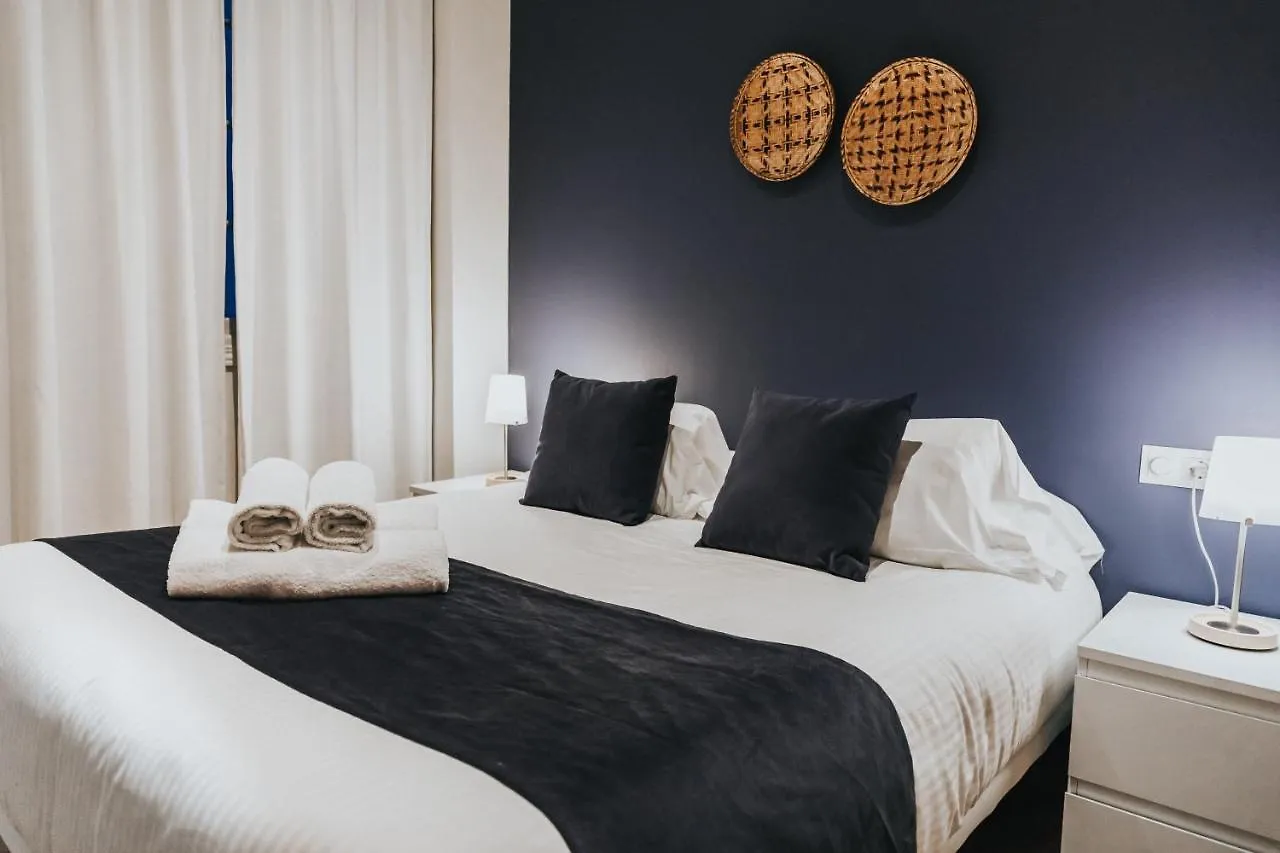 Holidays2Malaga Beatas 3 Bedroom & French Balcony
